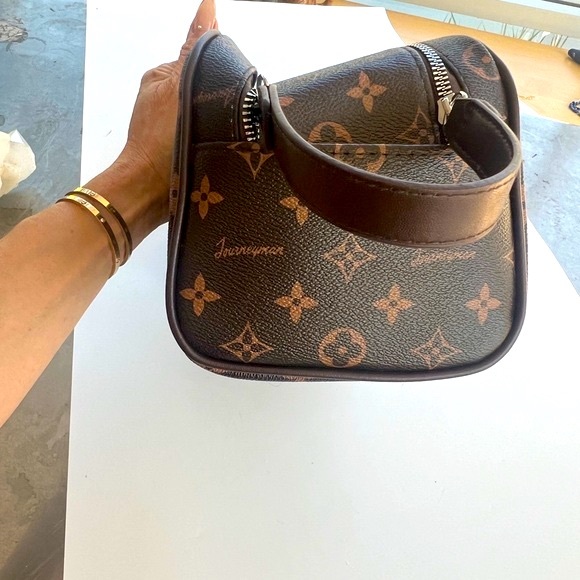 Journeyman Monogram double zipper toiletries/ make up travel bag. High end vibes - Picture 8 of 13